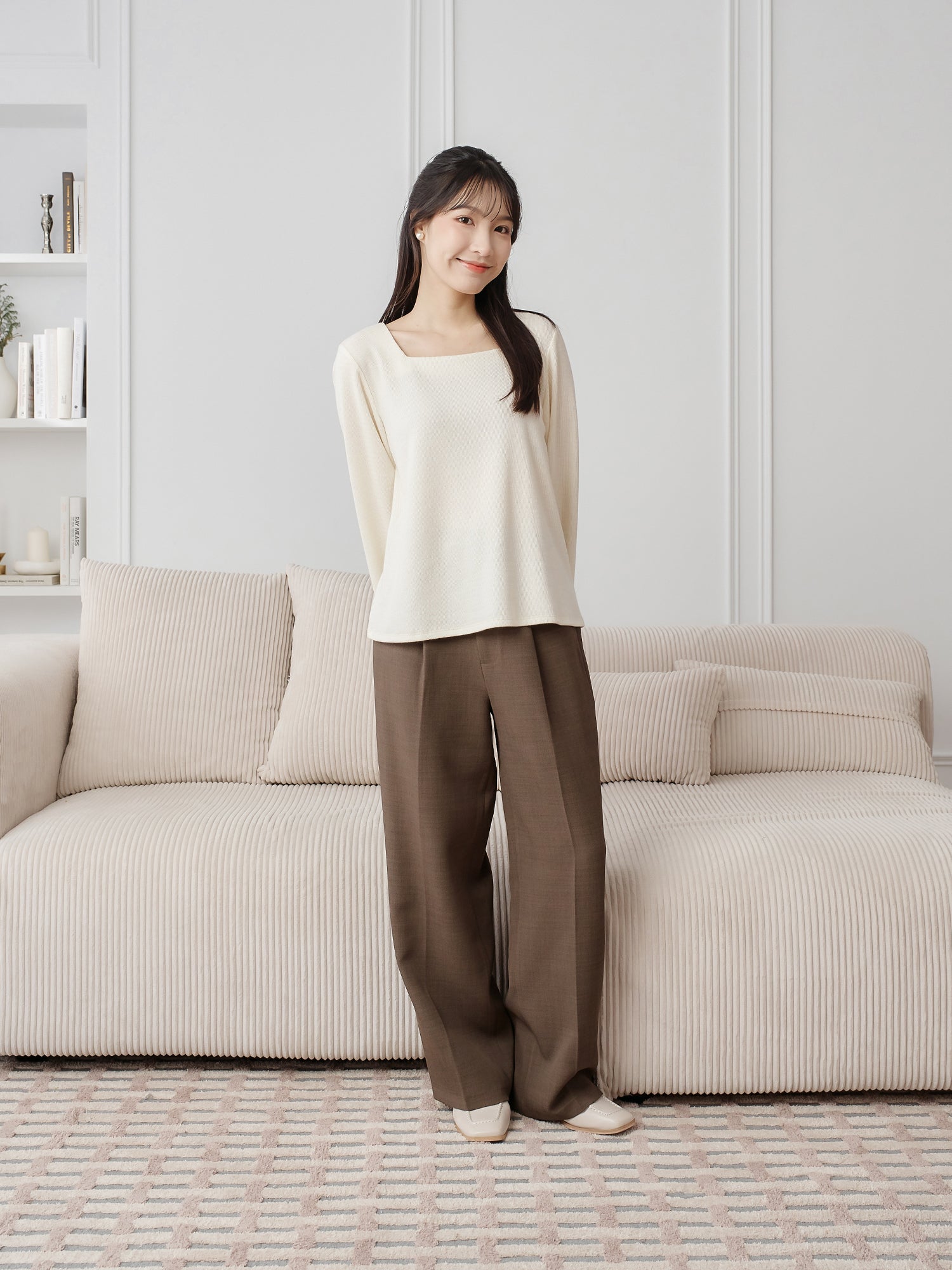 方領微喇叭袖上衣