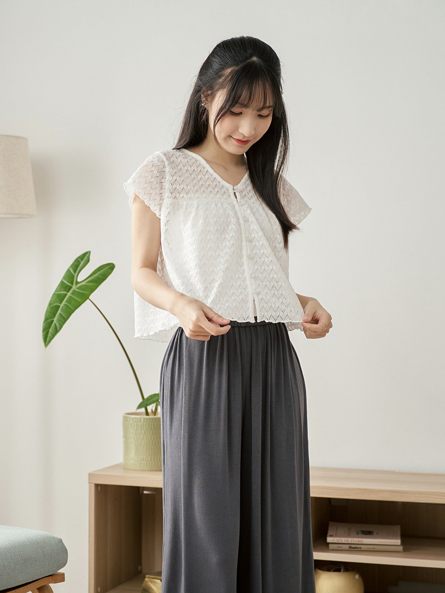 蕾絲感小飛袖上衣