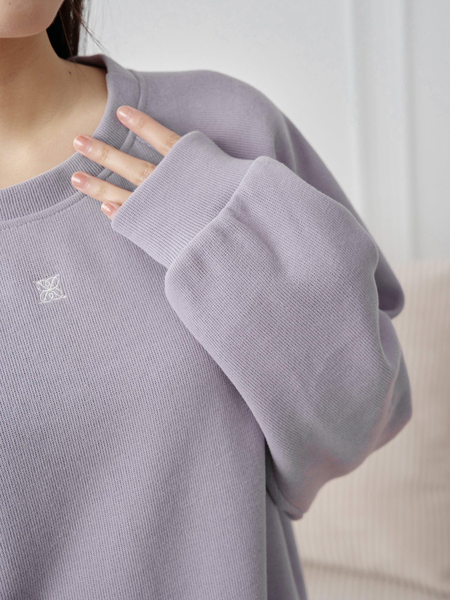 Raglan Sleeve Logo Sweatshirt