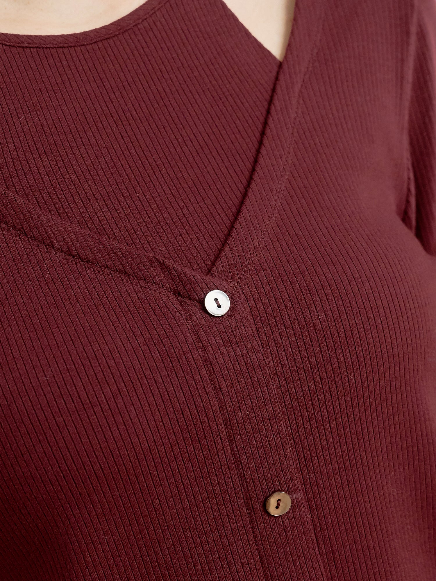 假兩件鏤空上衣