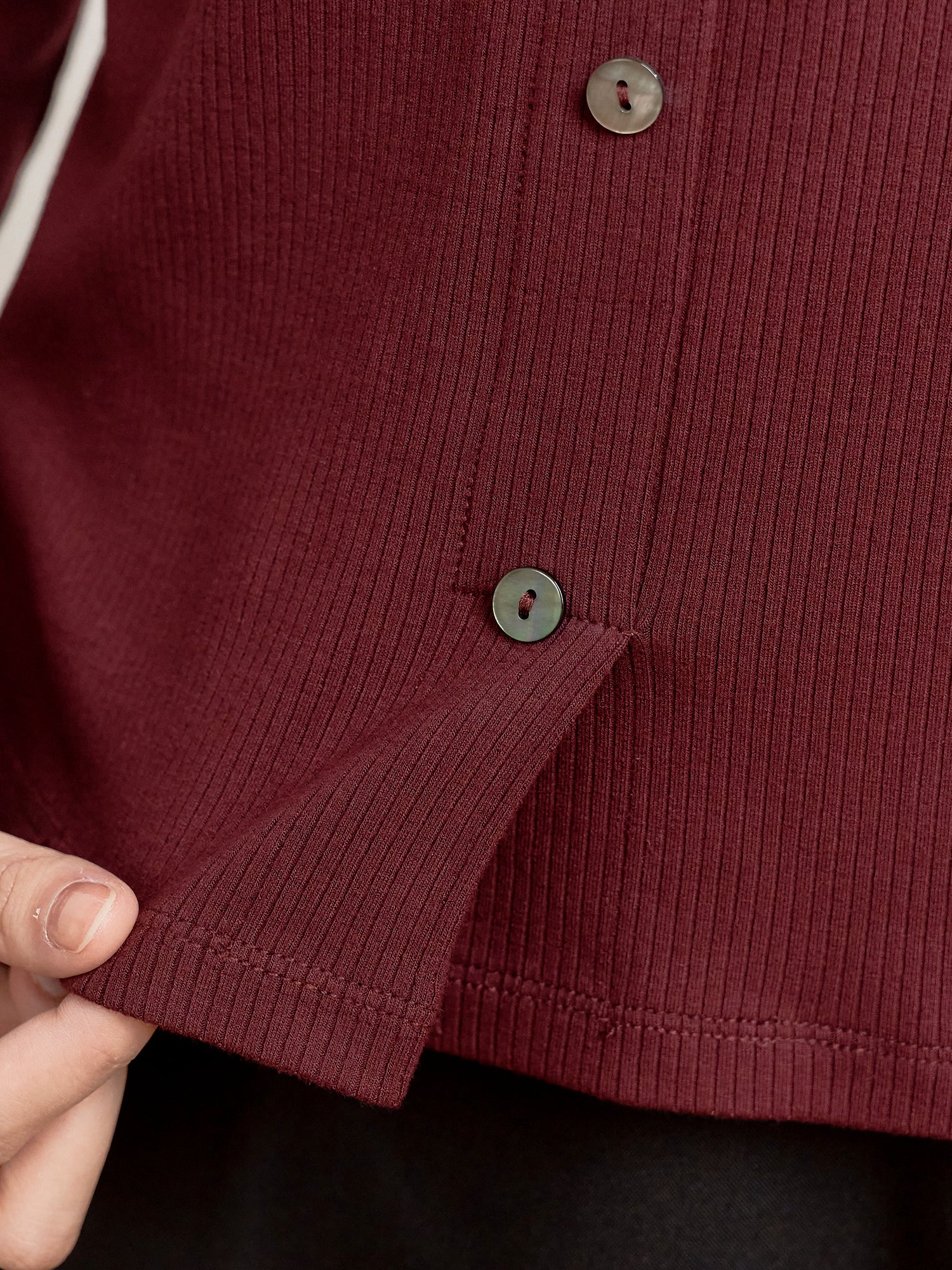 假兩件鏤空上衣