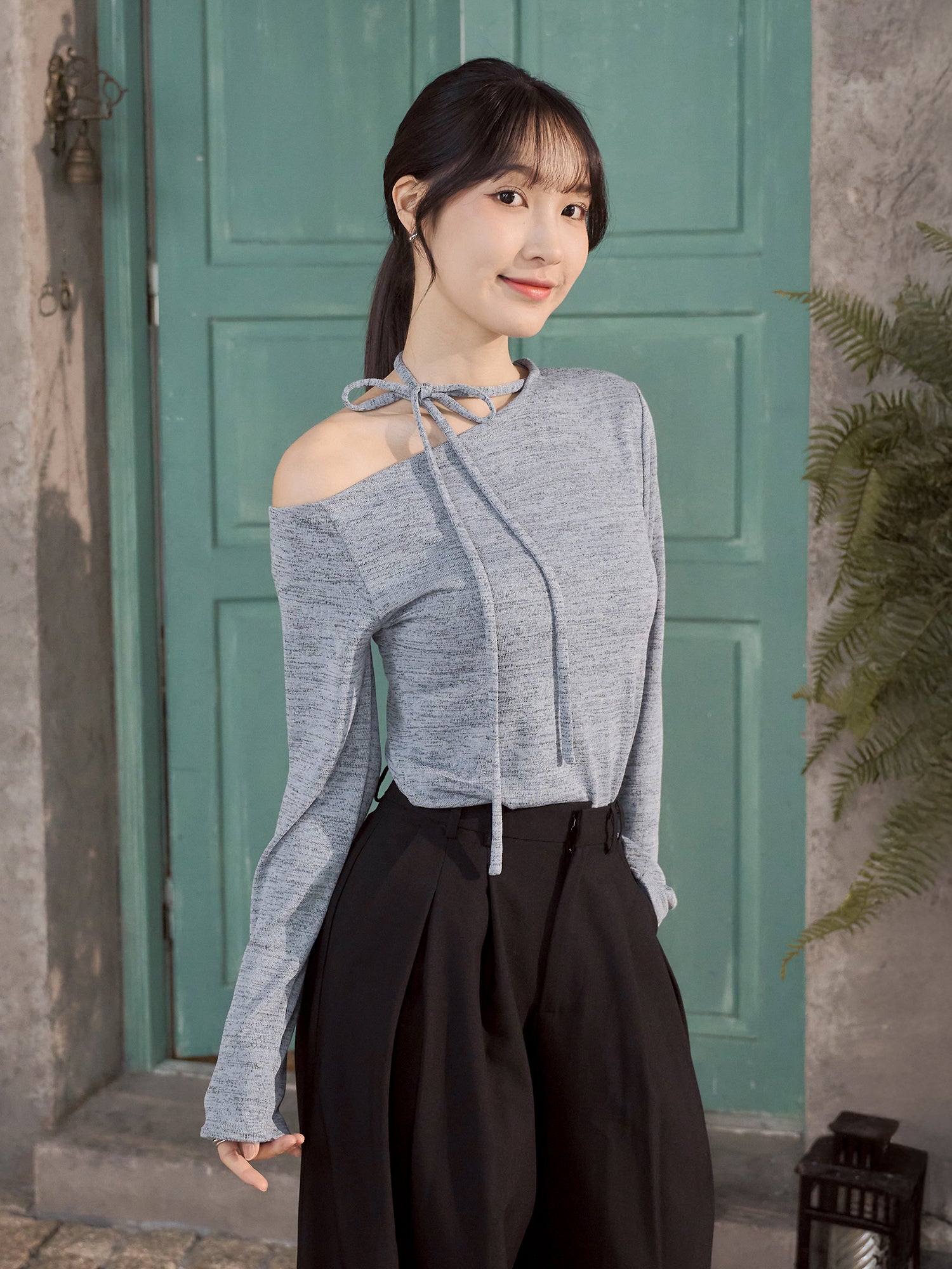 側綁帶露肩上衣