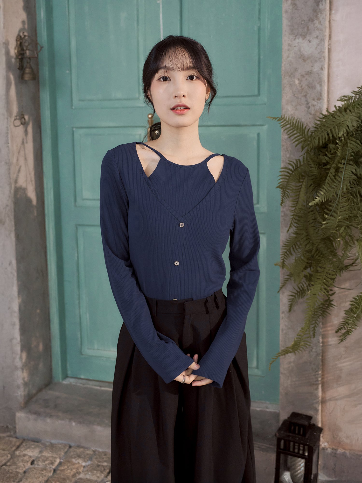 假兩件鏤空上衣