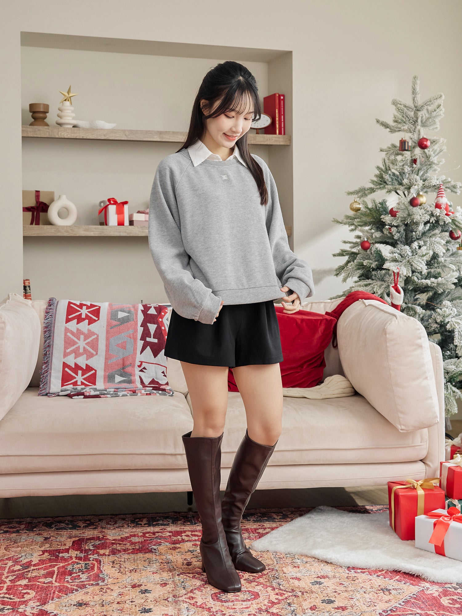 Raglan Sleeve Logo Sweatshirt