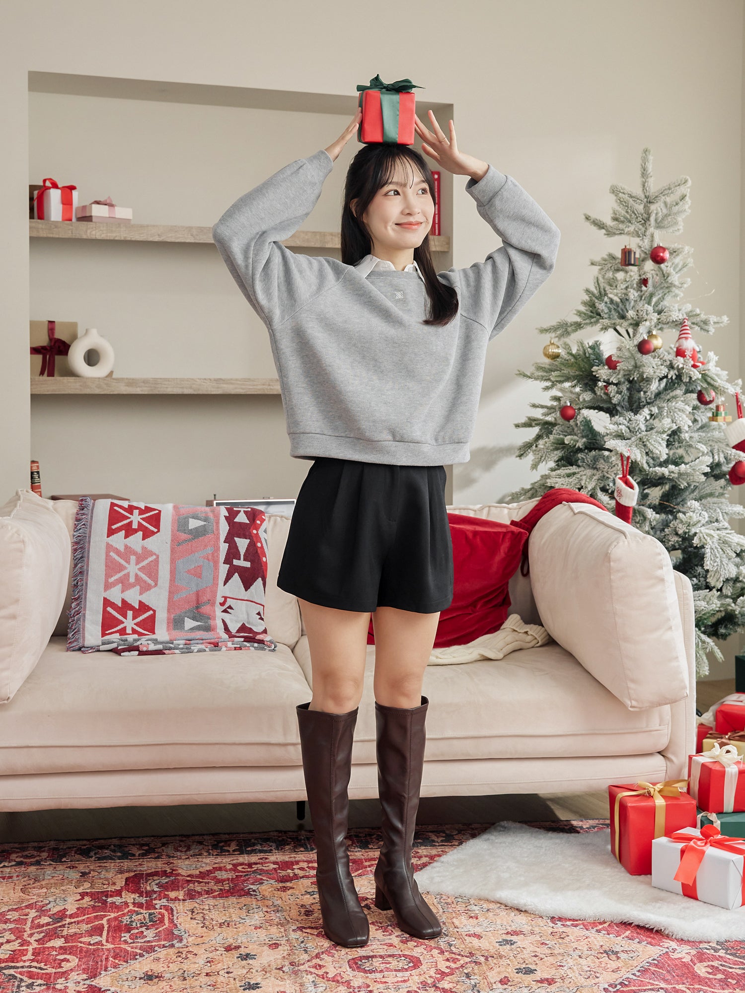 Raglan Sleeve Logo Sweatshirt