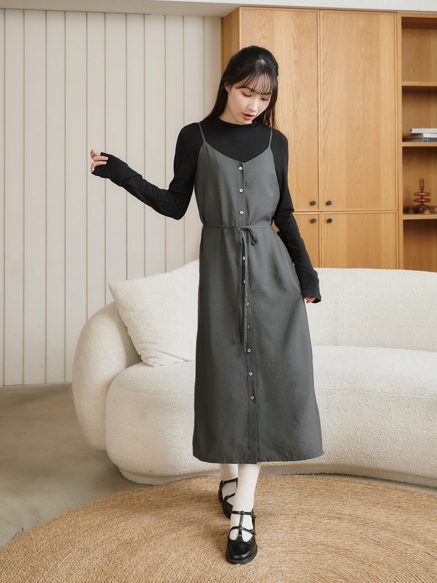 側開衩排扣吊帶裙