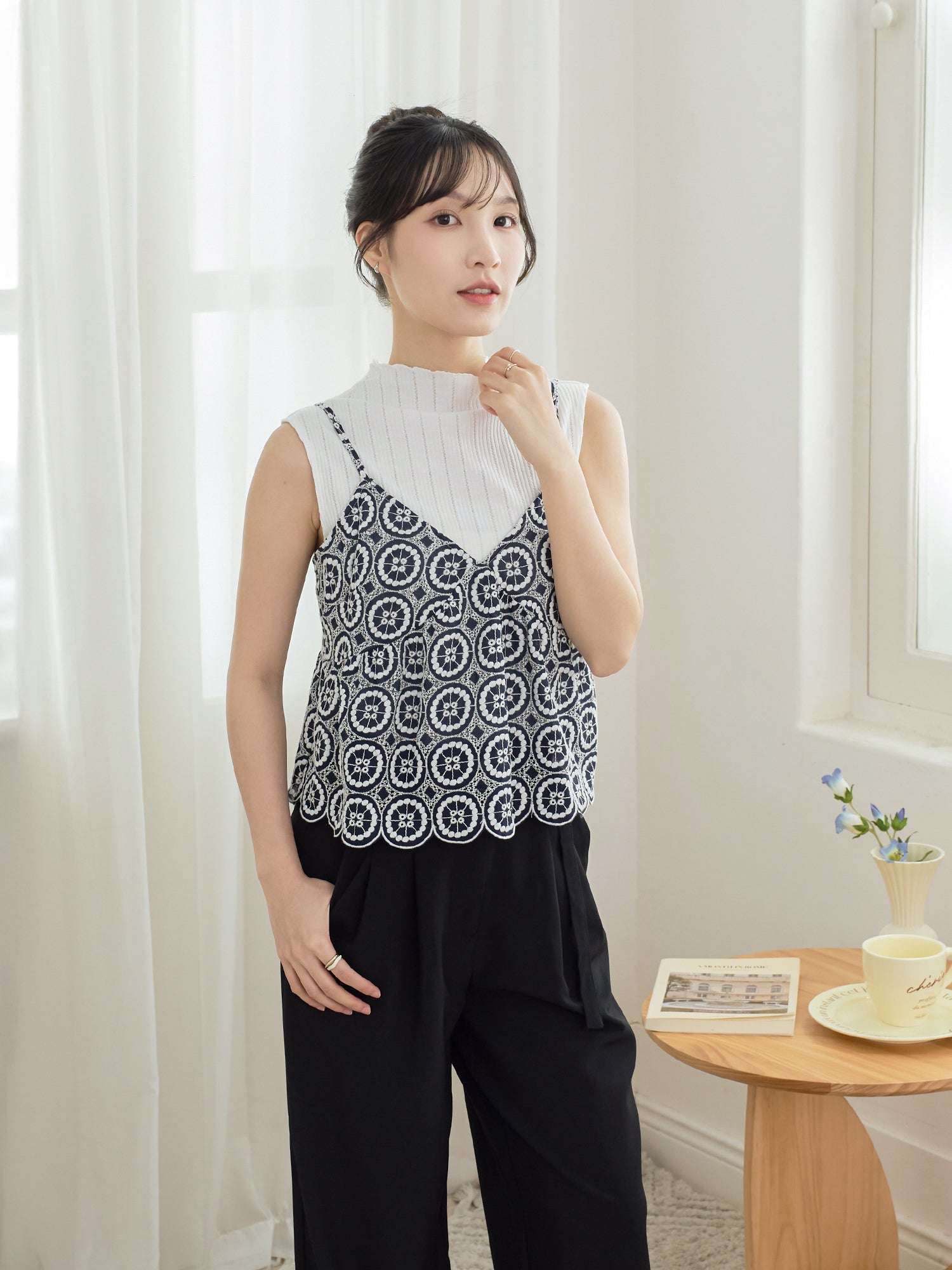 圈圈刺繡吊帶上衣