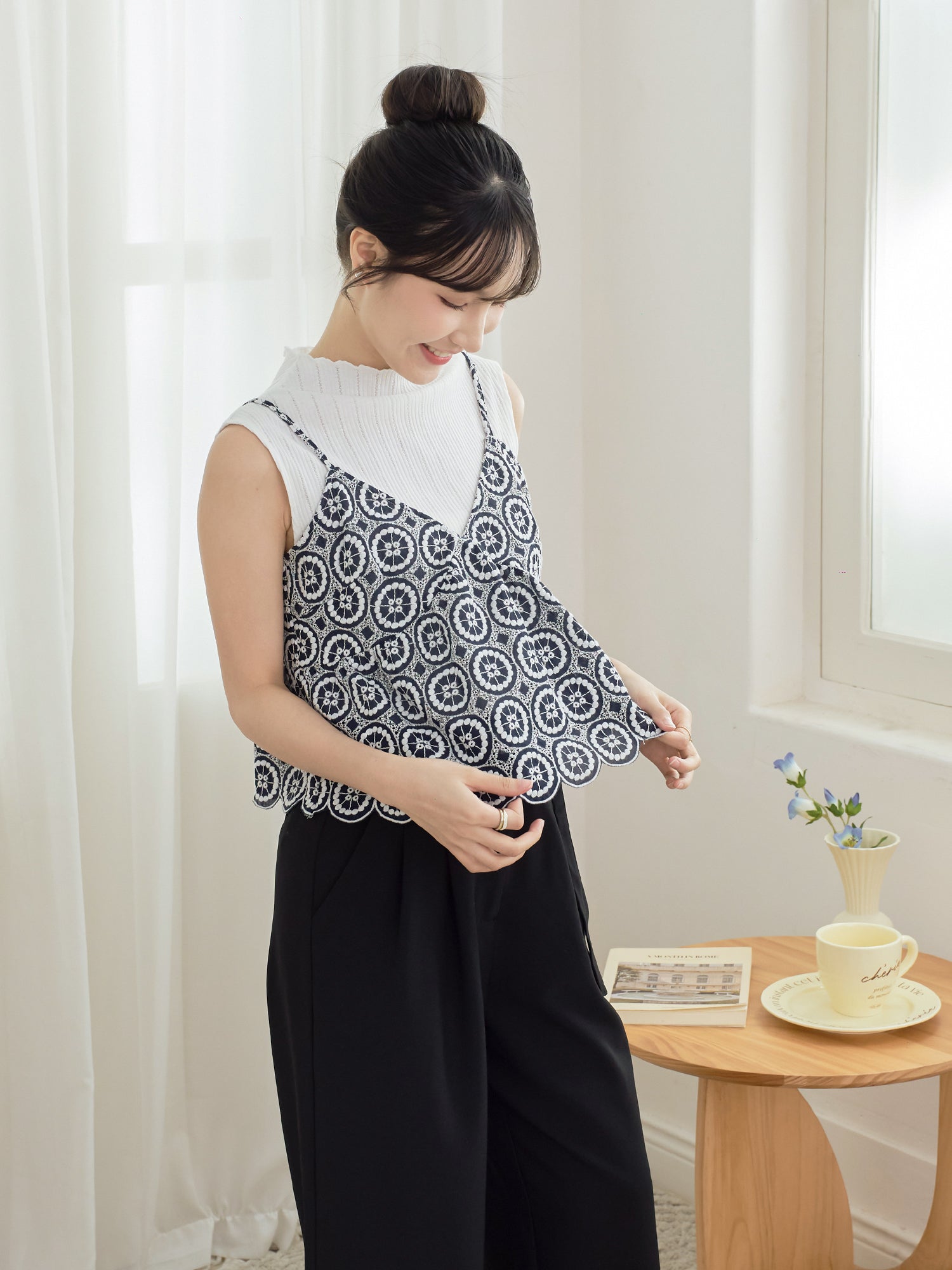 圈圈刺繡吊帶上衣