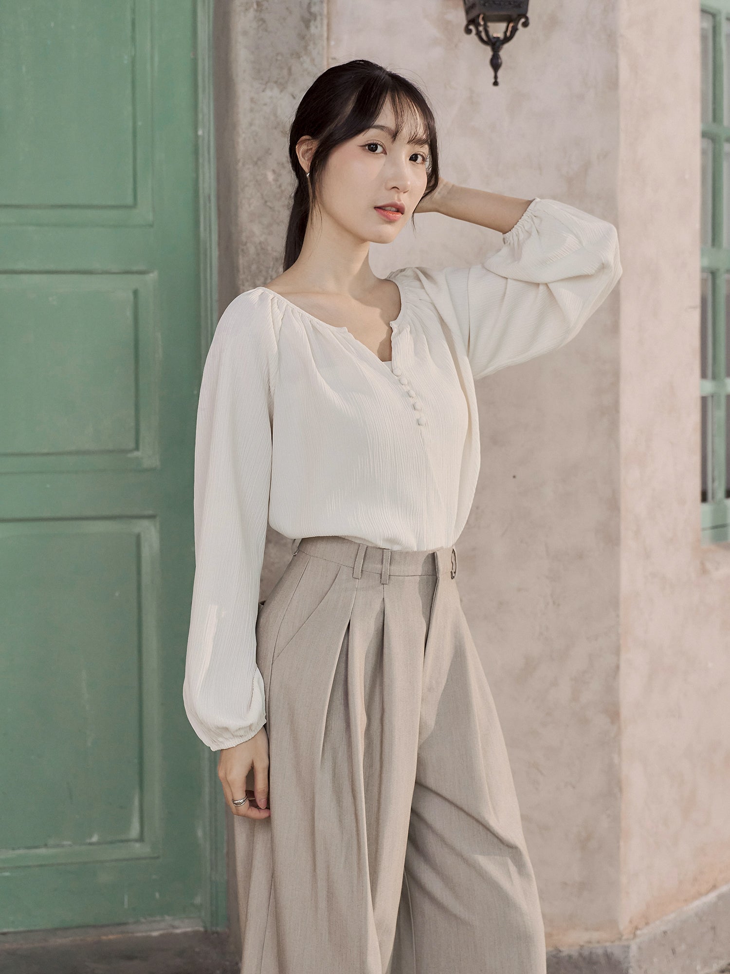 優雅縮褶飄逸上衣