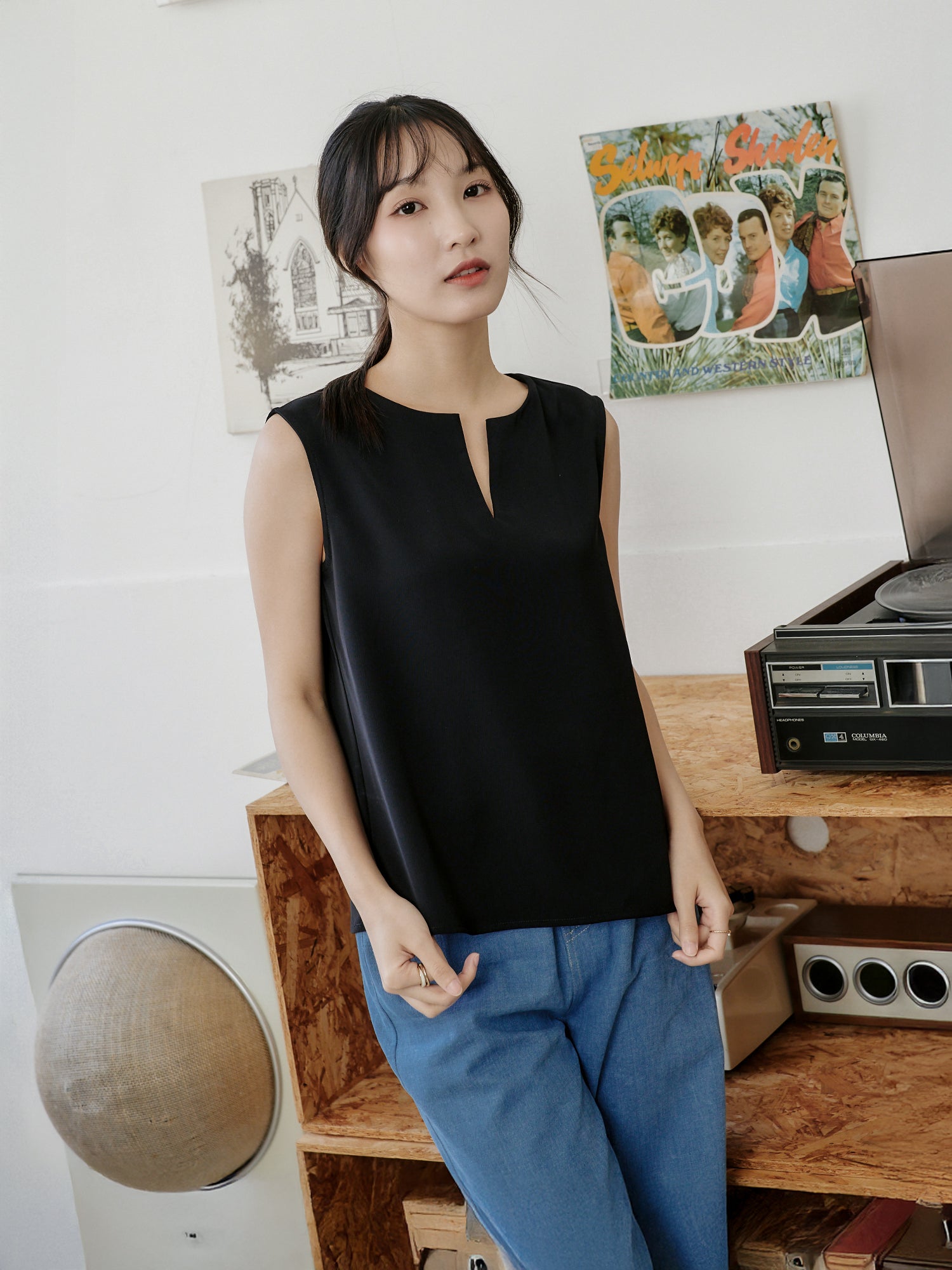 小V領無袖上衣
