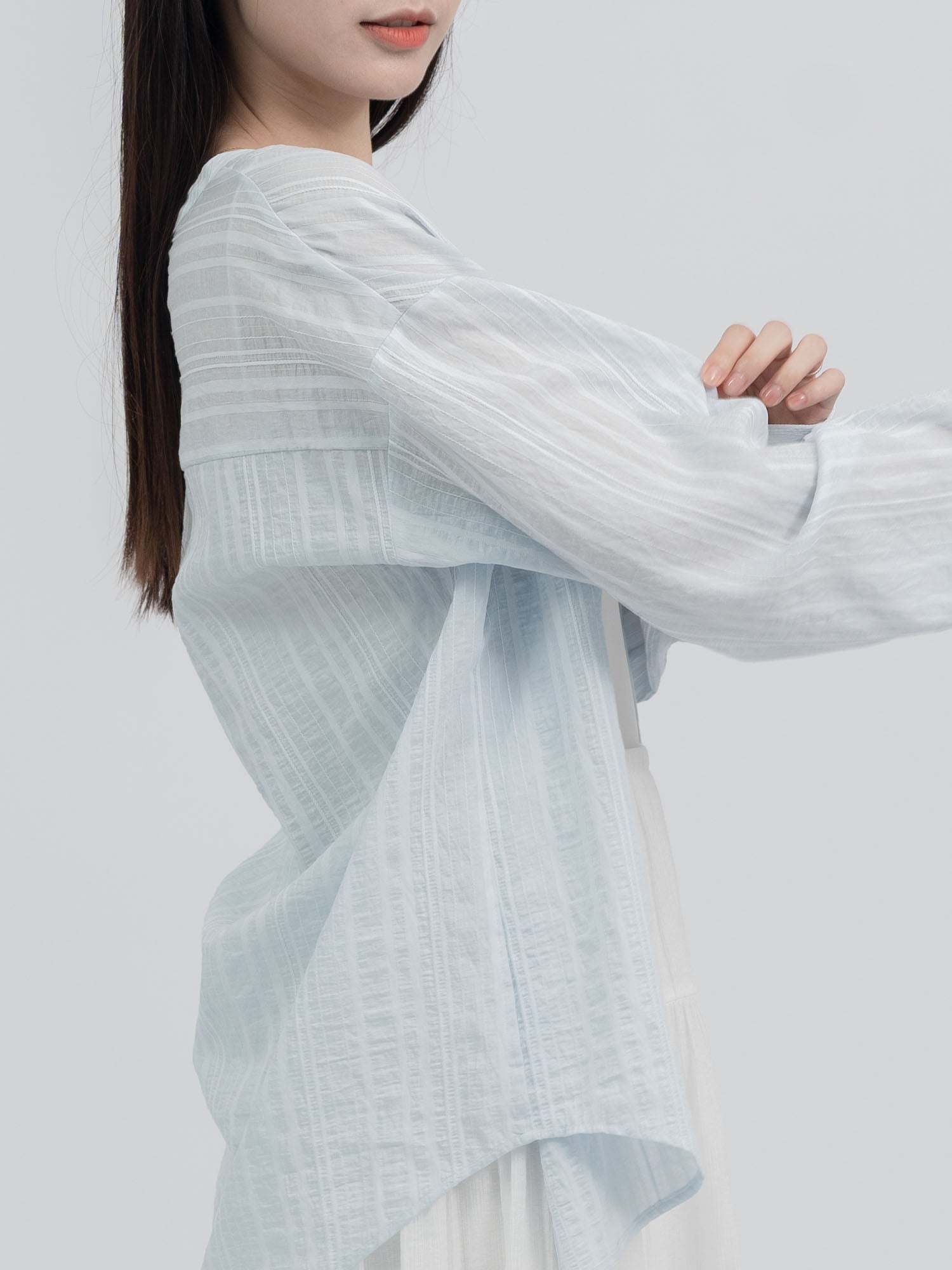 Colette 直紋透膚圓領襯衫
