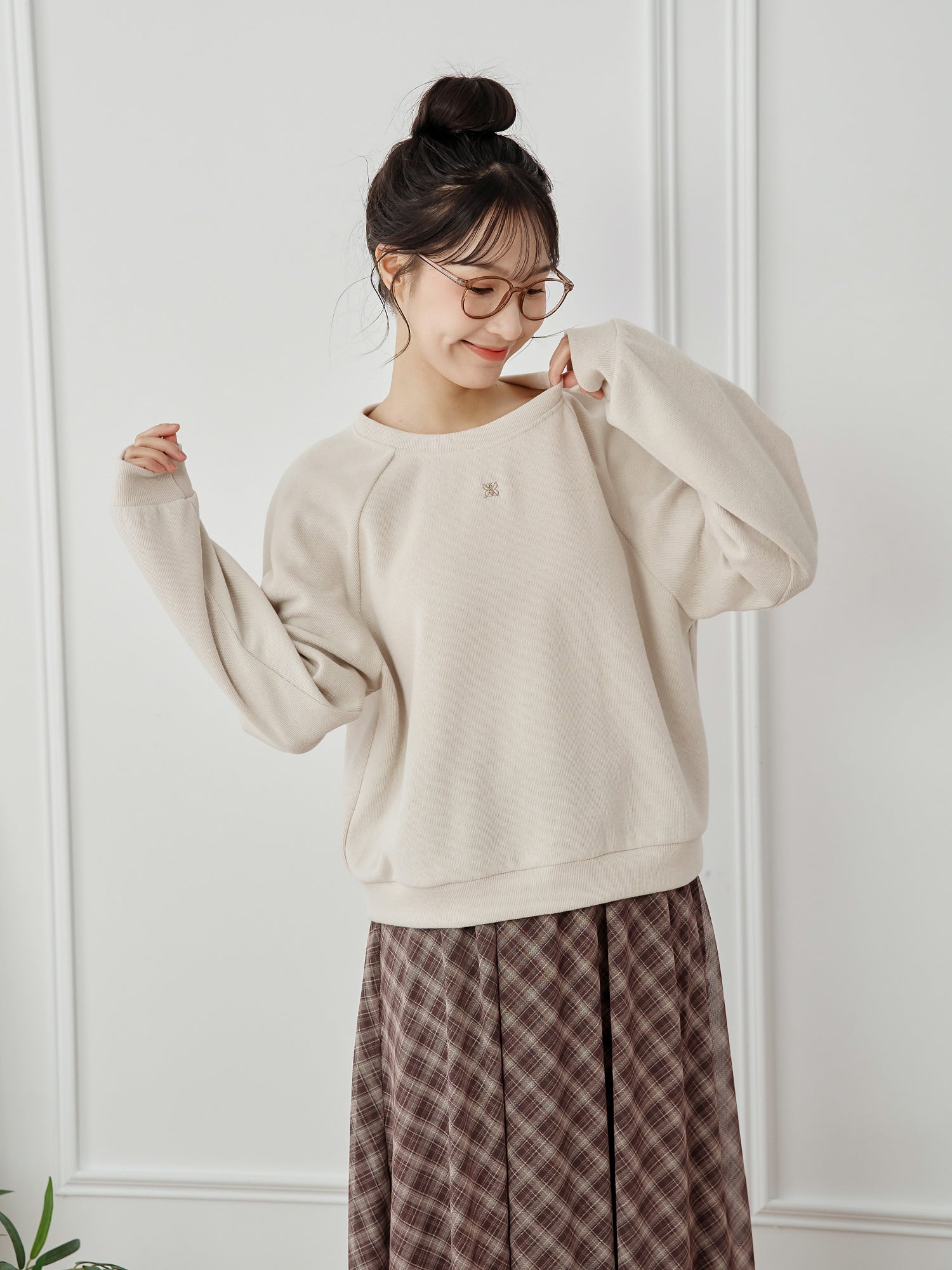 Raglan Sleeve Logo Sweatshirt