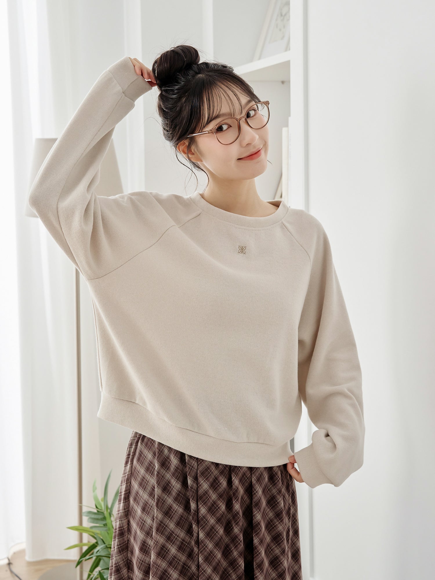 Raglan Sleeve Logo Sweatshirt