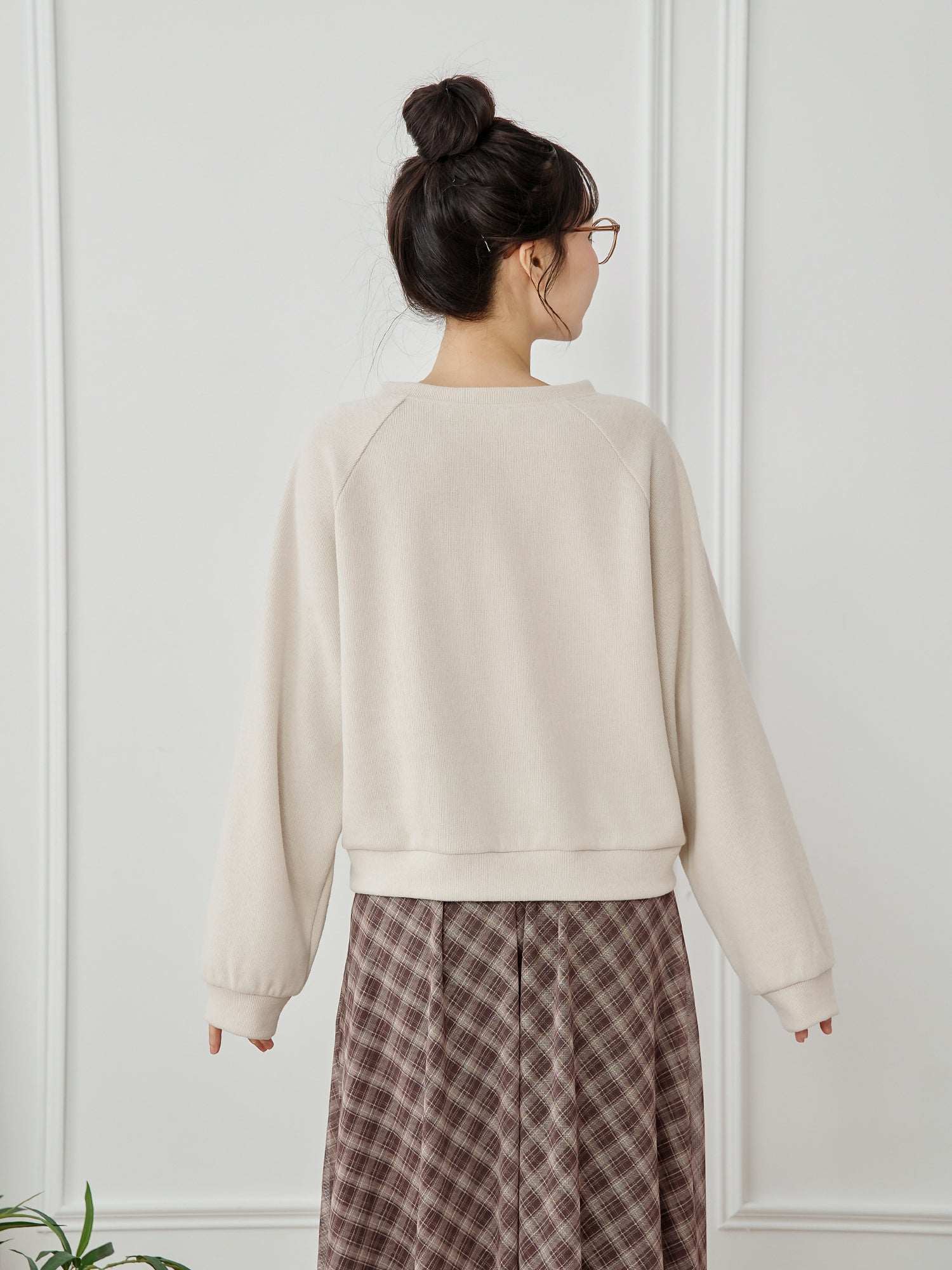 Raglan Sleeve Logo Sweatshirt