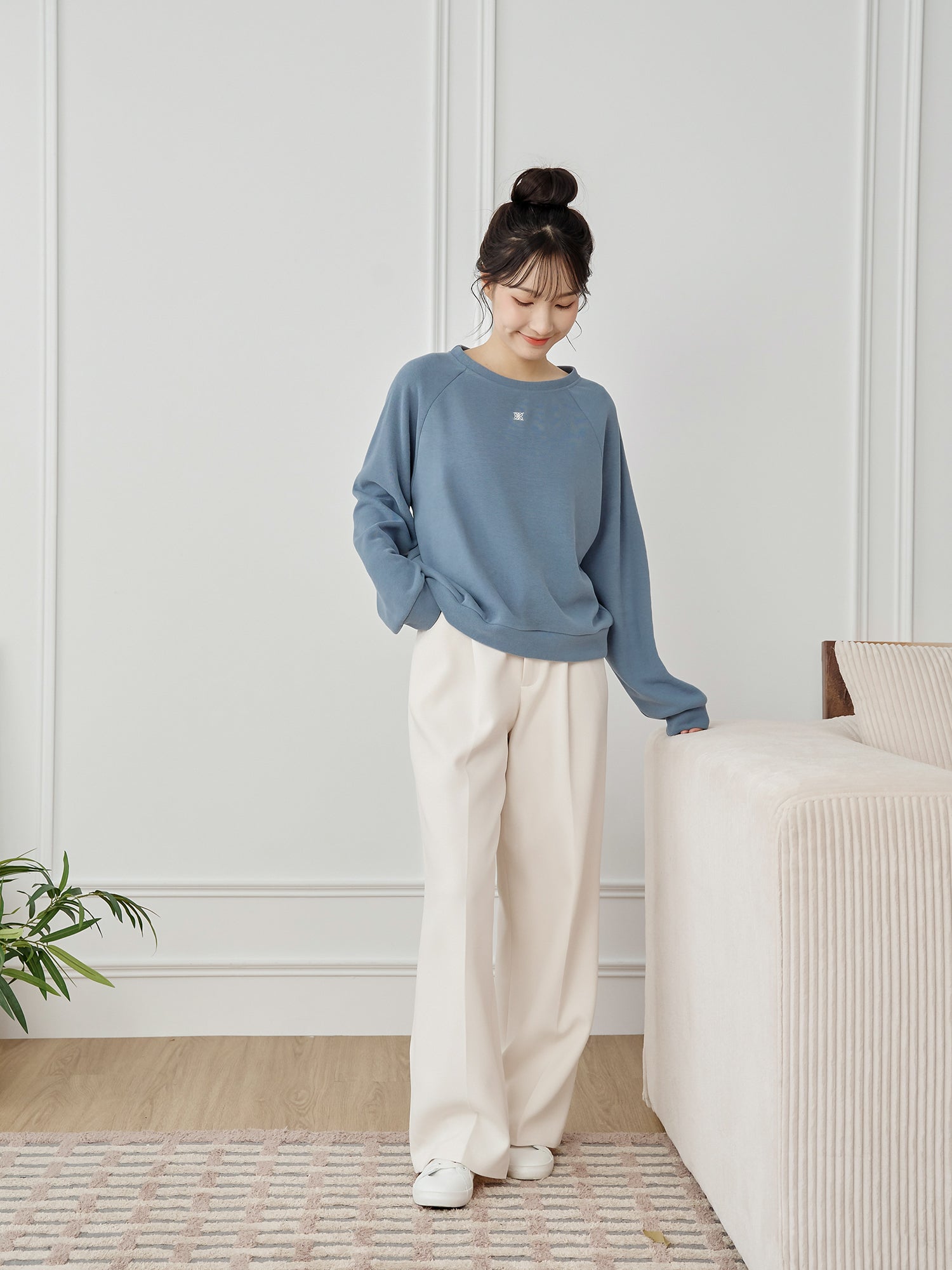 Raglan Sleeve Logo Sweatshirt