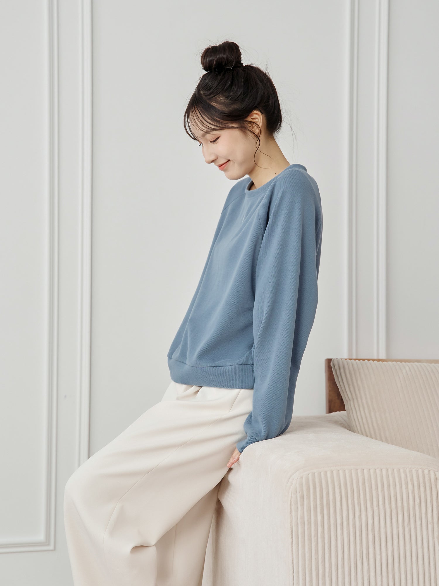 Raglan Sleeve Logo Sweatshirt