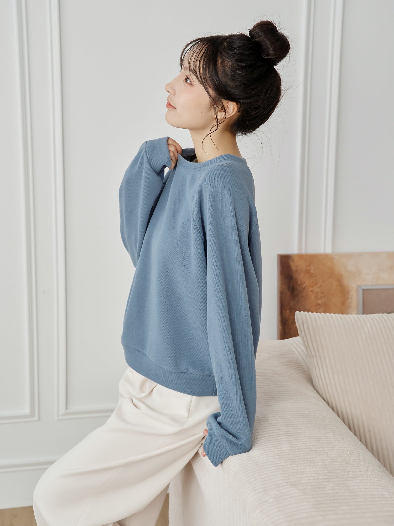 Raglan Sleeve Logo Sweatshirt