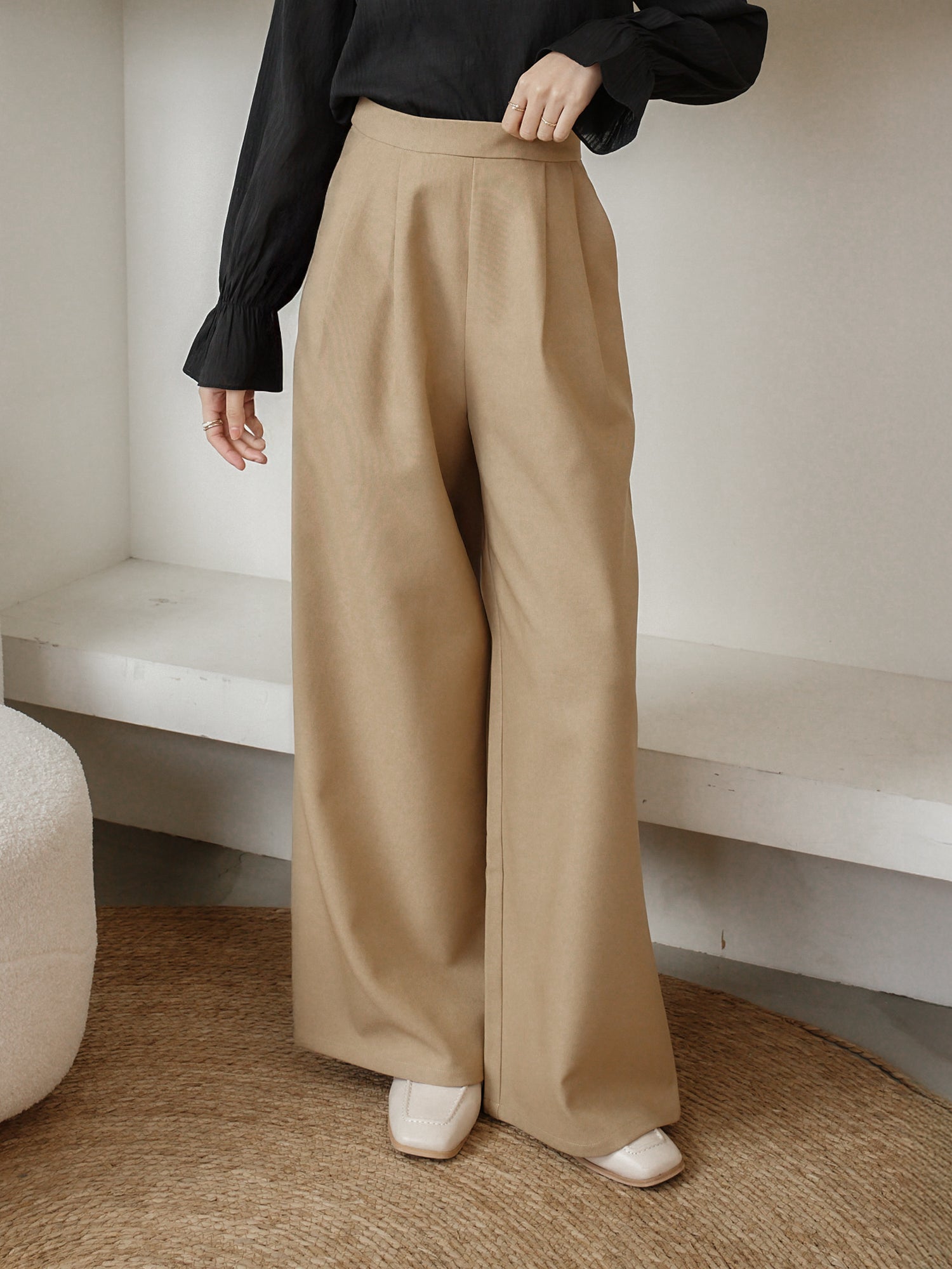 Clean Side Buttoned Pants