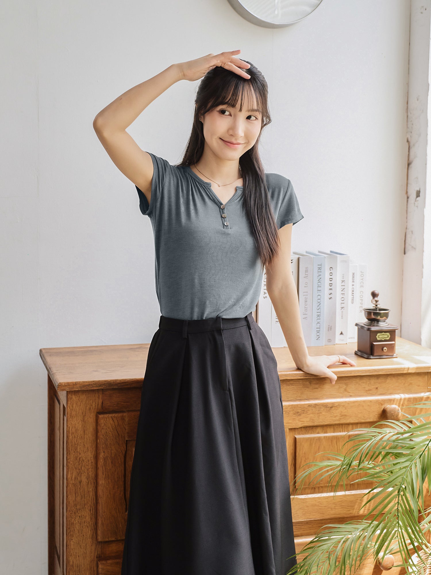 柔軟小V領上衣