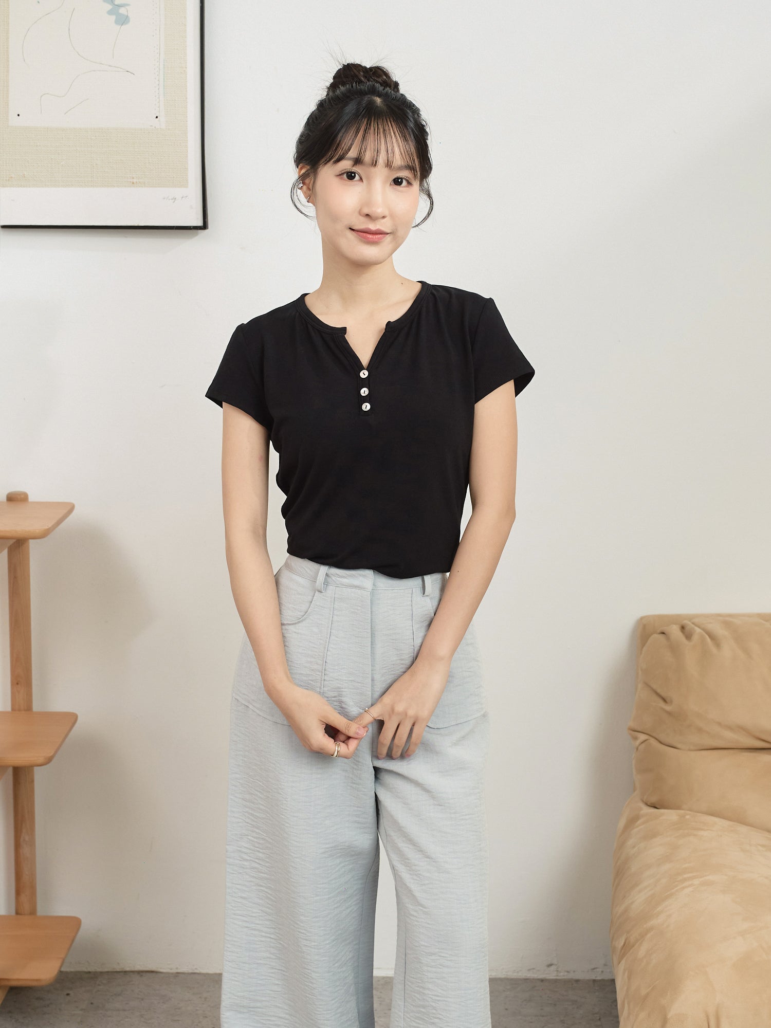 柔軟小V領上衣