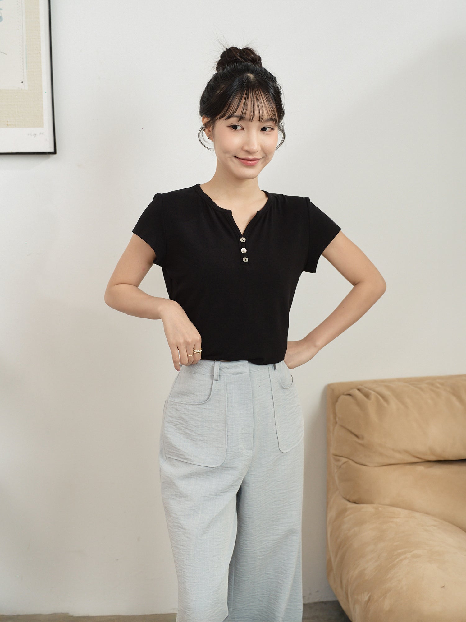 柔軟小V領上衣
