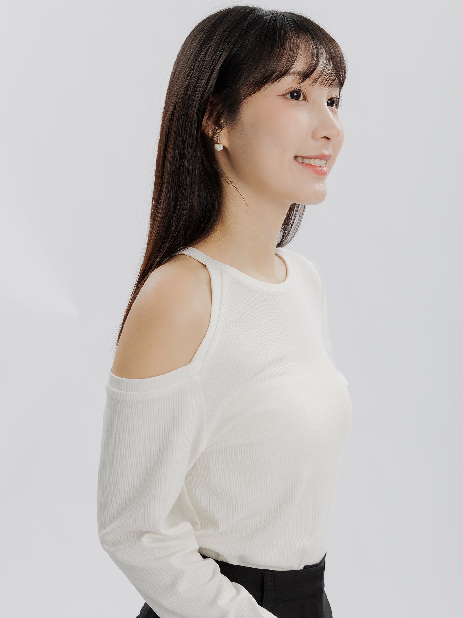 露單肩針織上衣