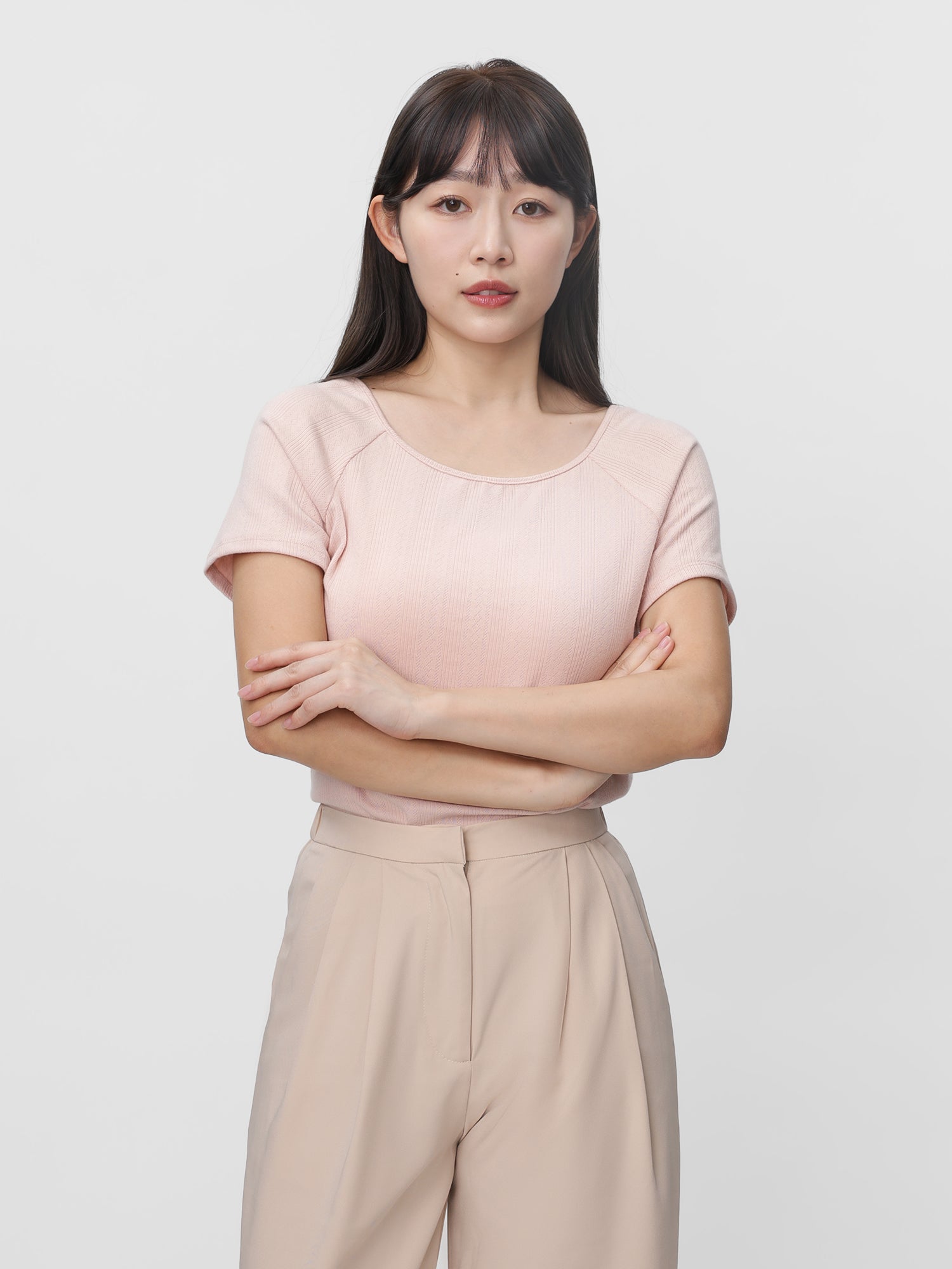 淡色柔軟薄針織上衣