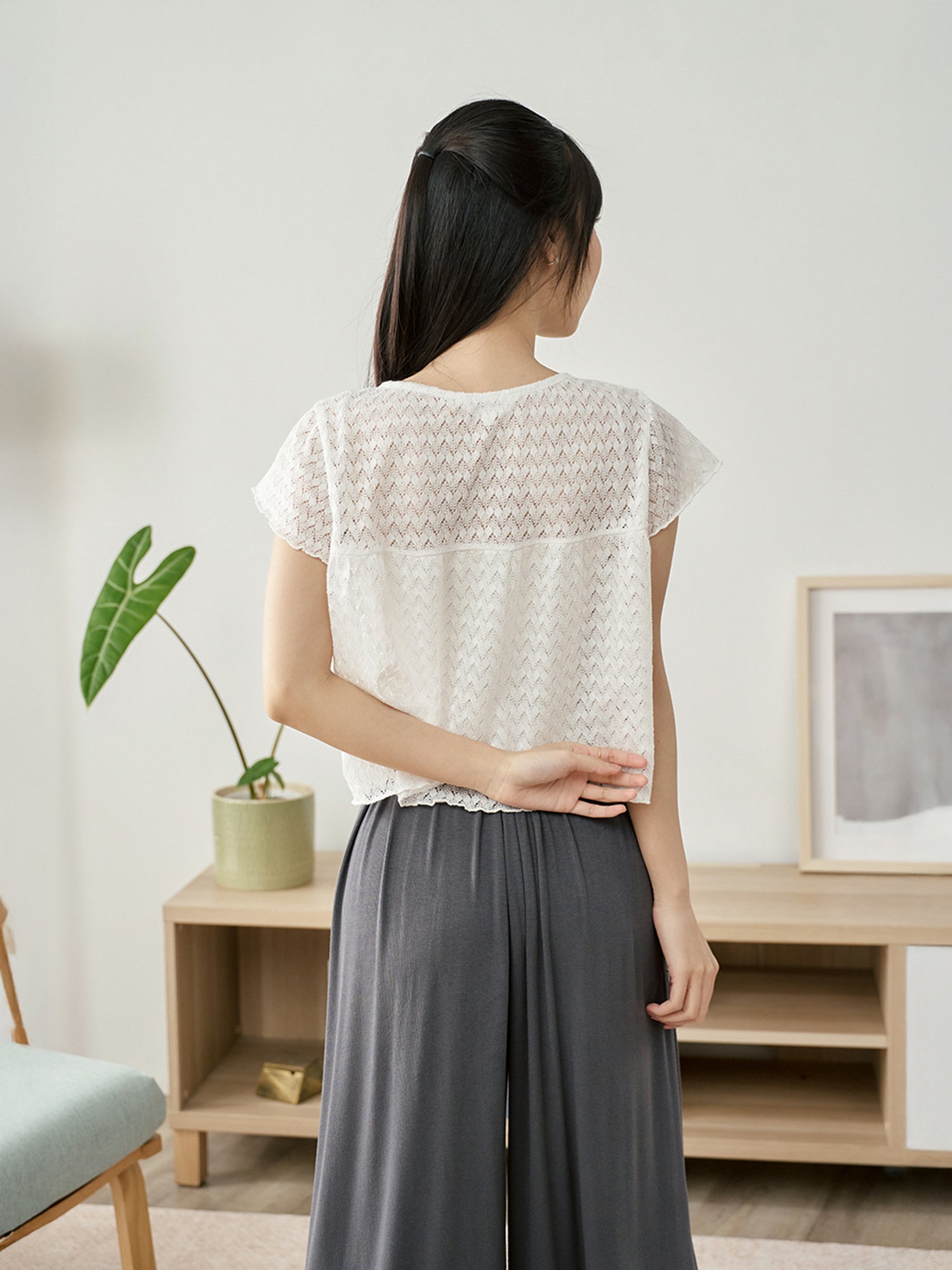 Mesh Flutter Sleeve Top