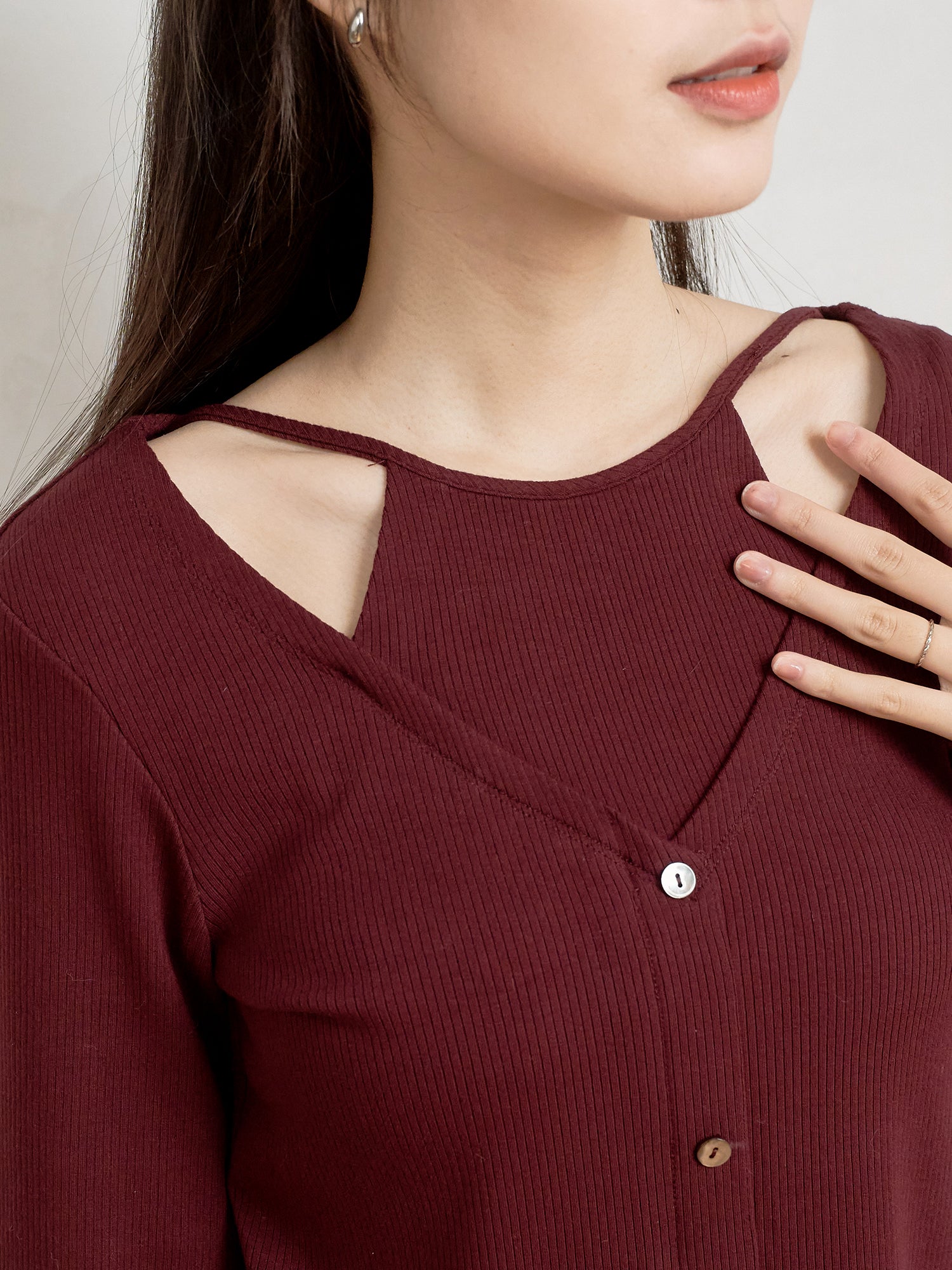 假兩件鏤空上衣