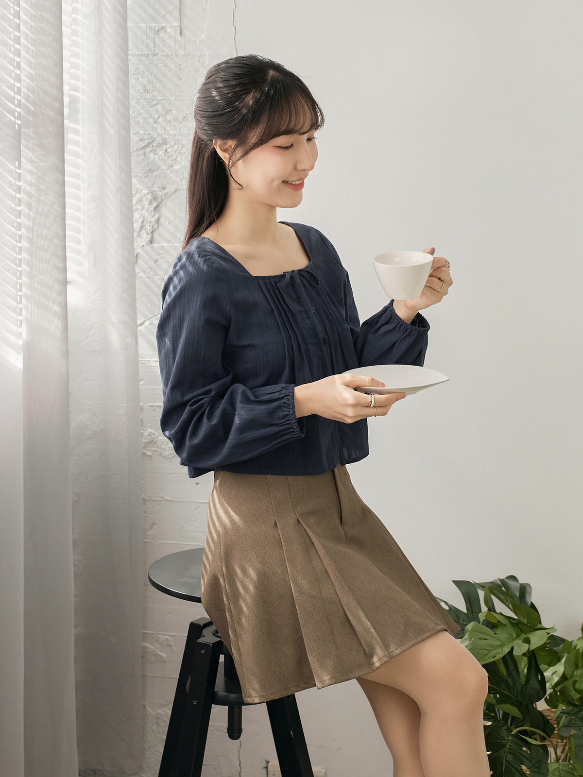 法式方領壓褶上衣
