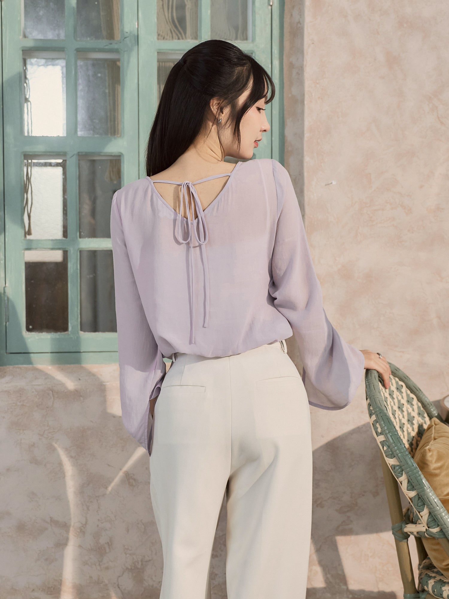 霧面綁帶開衩袖上衣