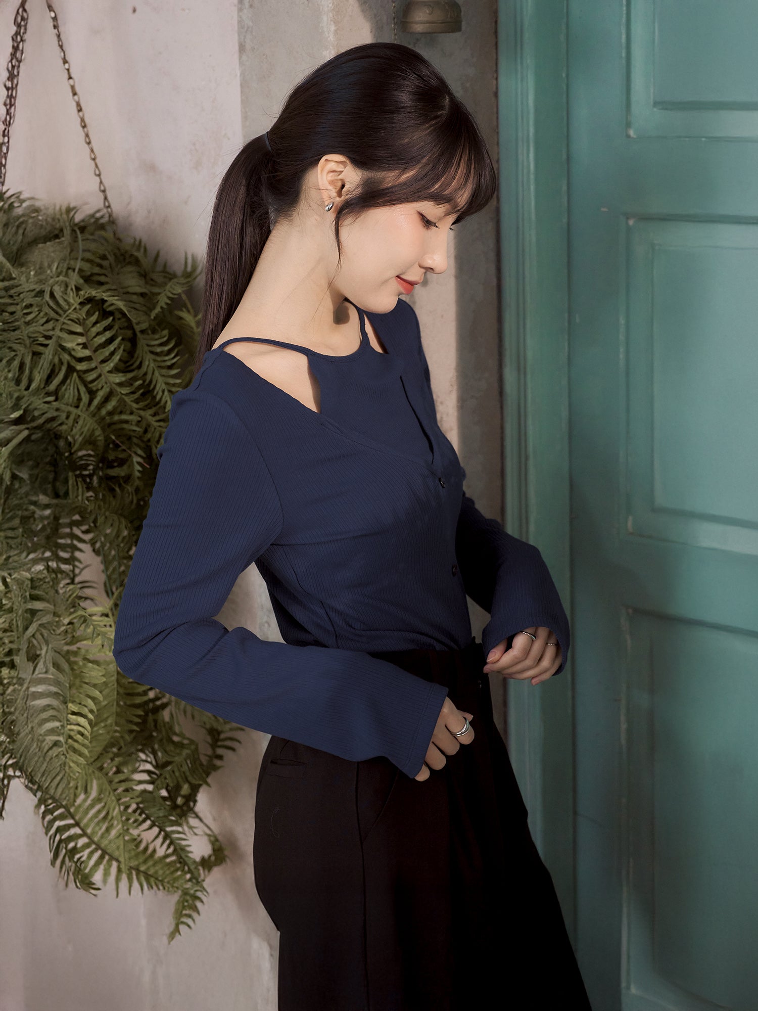 假兩件鏤空上衣