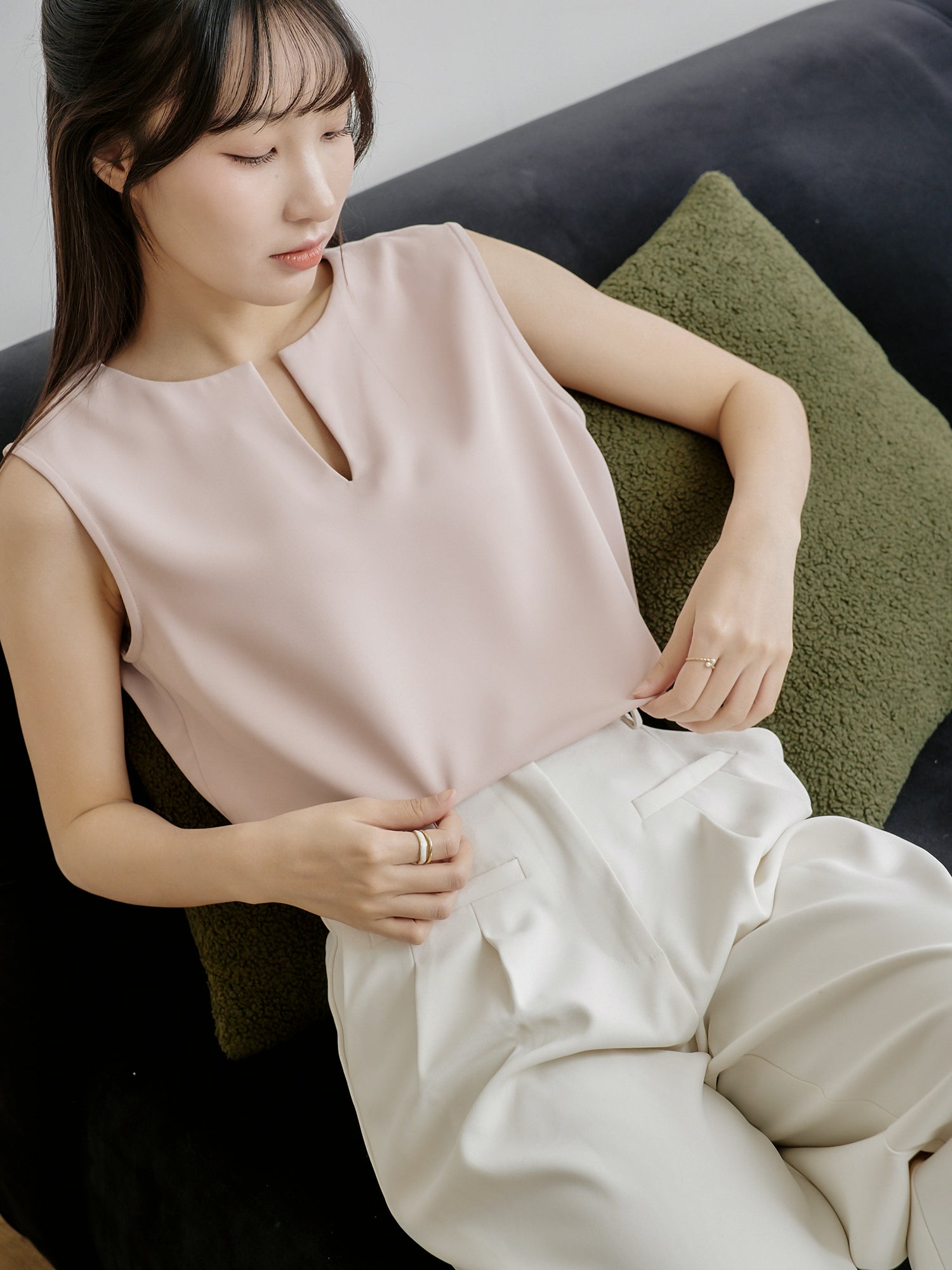 小V領無袖上衣