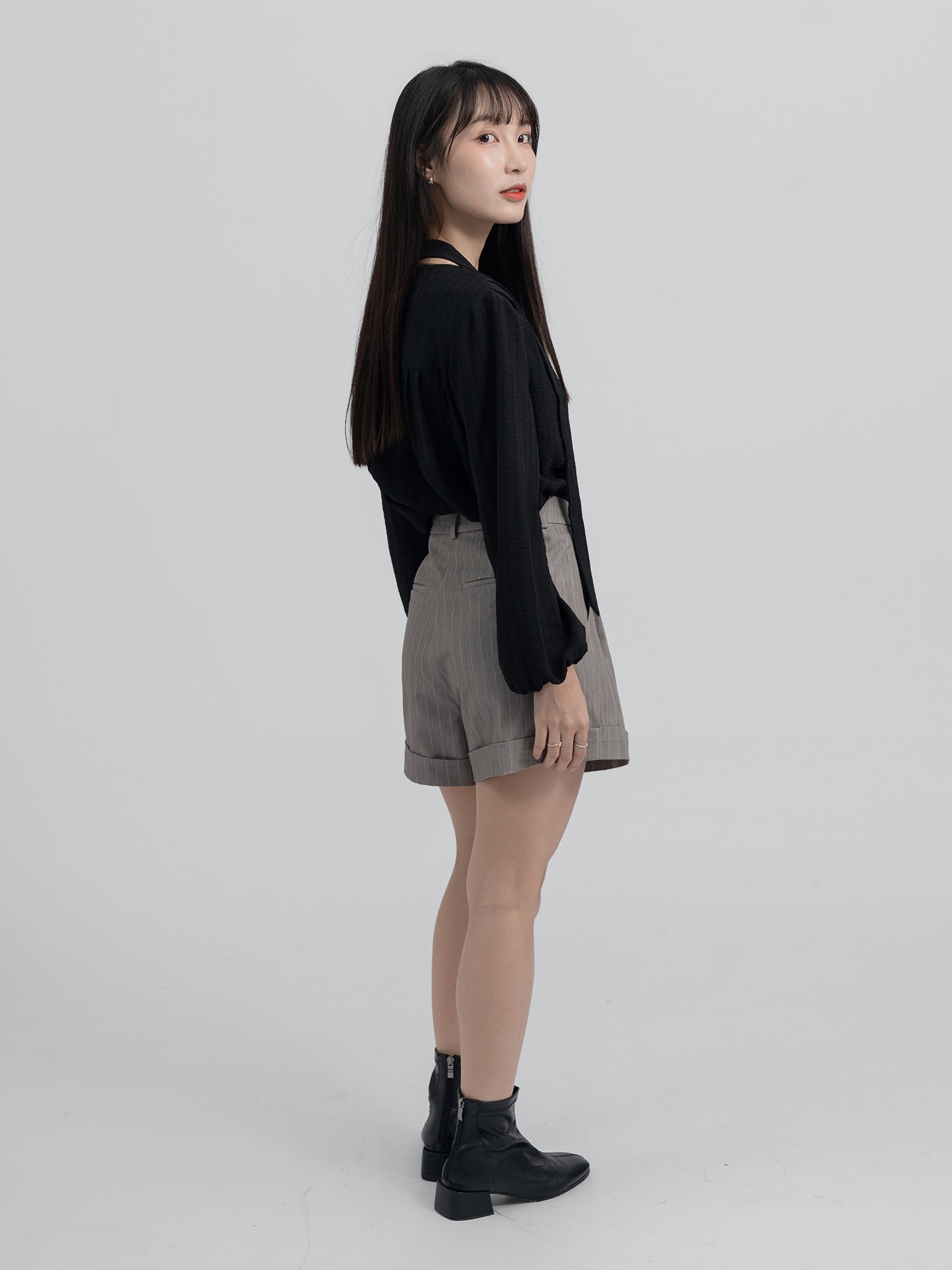 Fleur V-Neck Tie Blouse