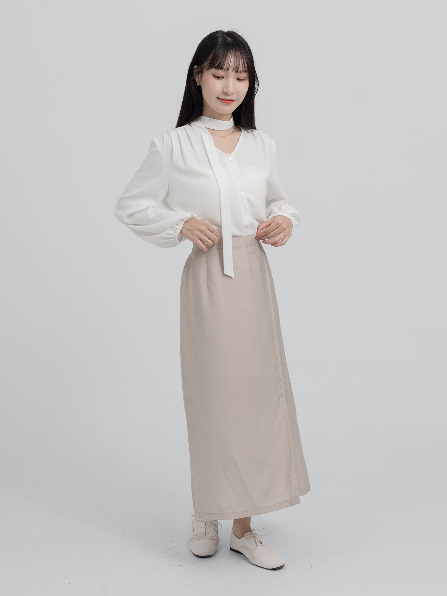 Fleur V-Neck Tie Blouse
