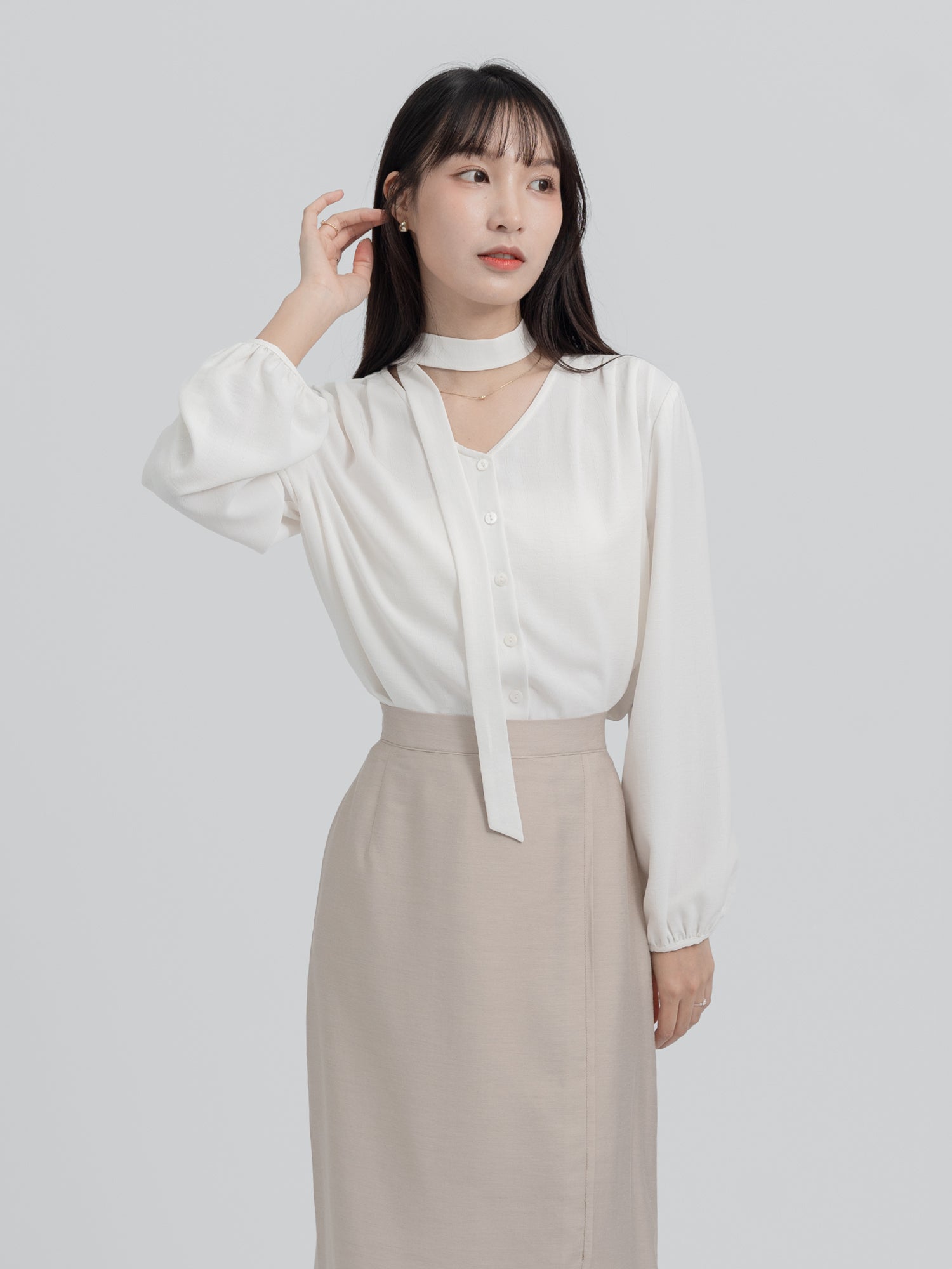 Fleur V-Neck Tie Blouse