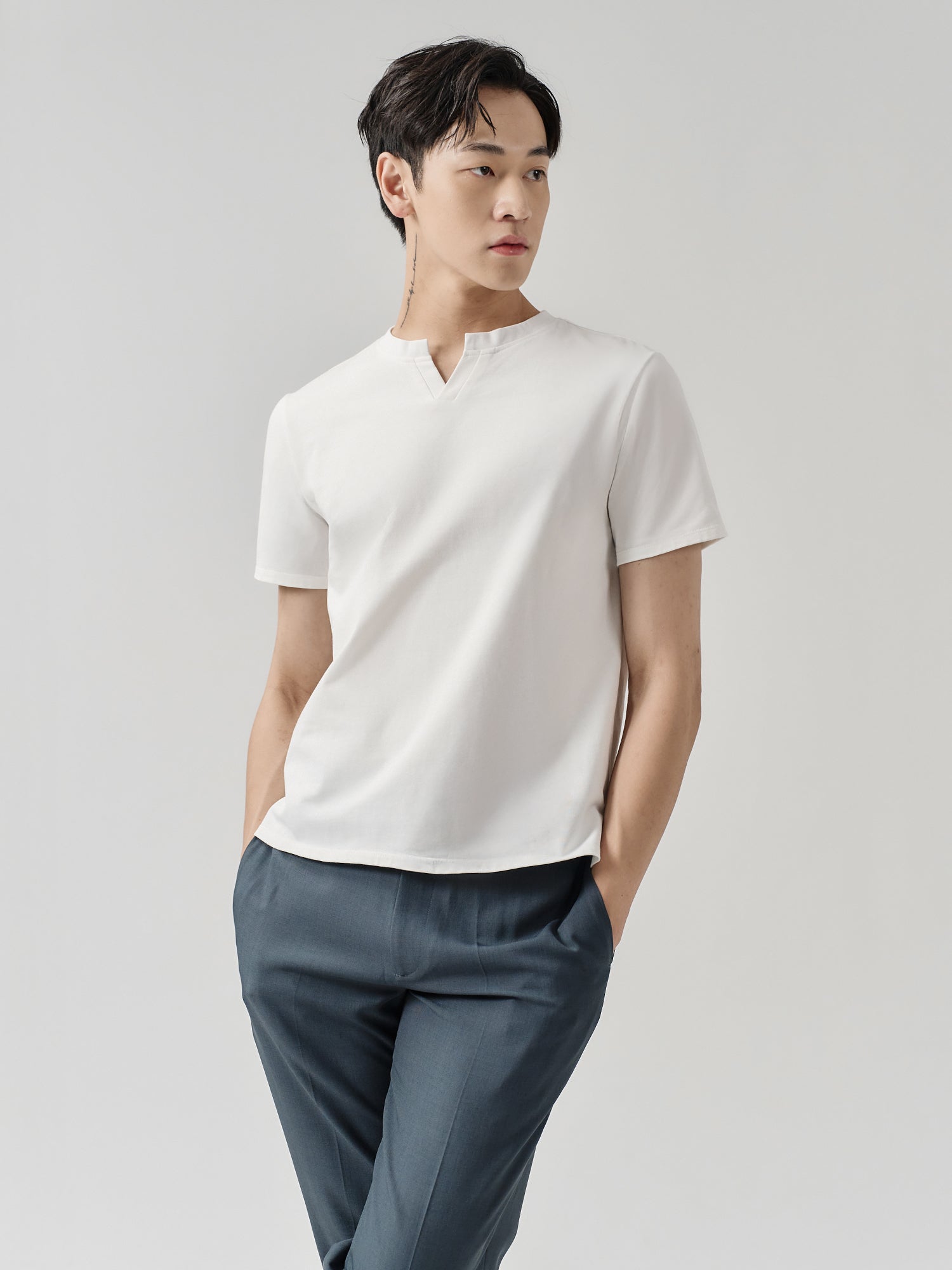 乾爽棉質V領TEE