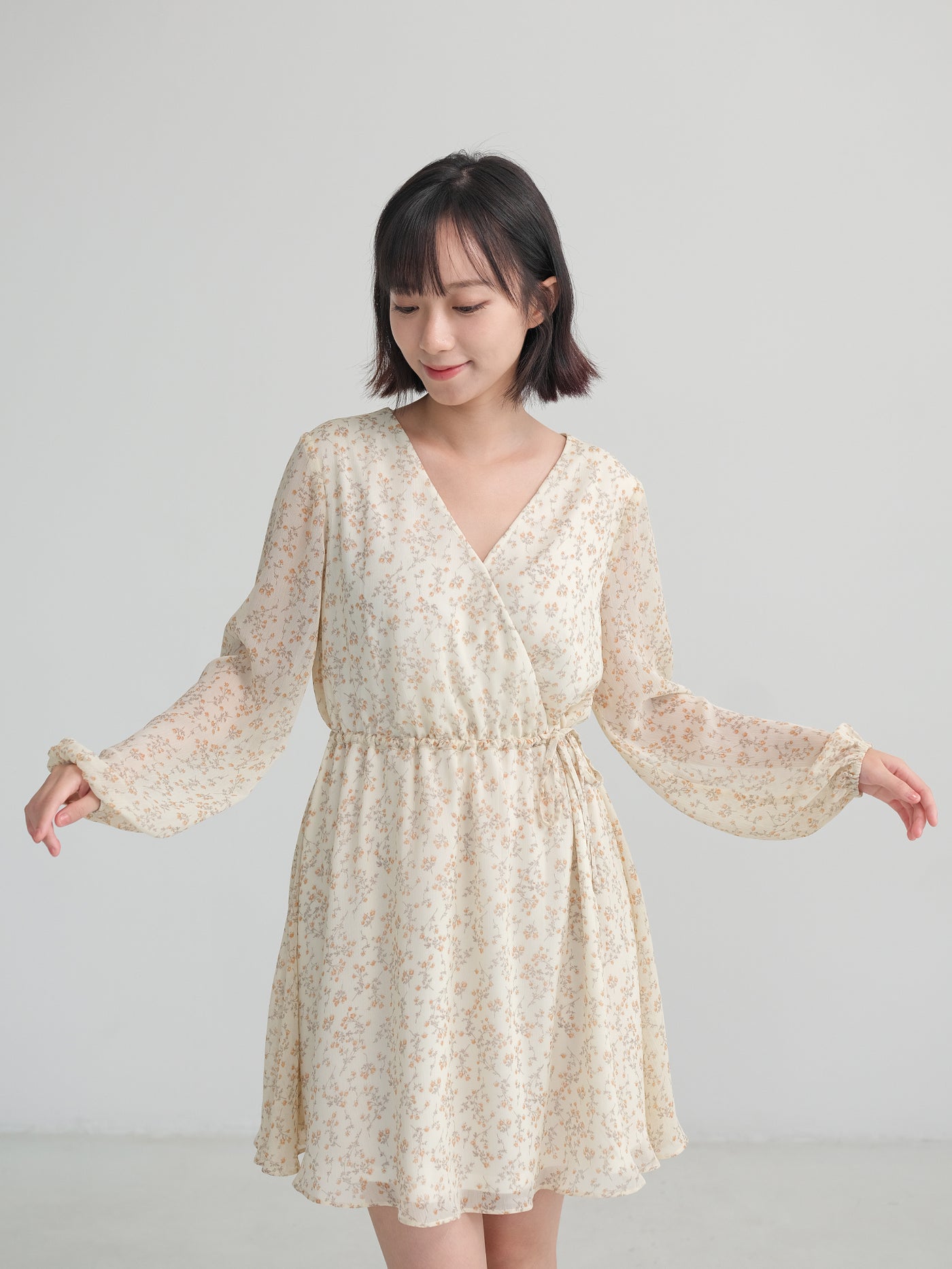 Lia Floral Tie-waist Mini Dress　