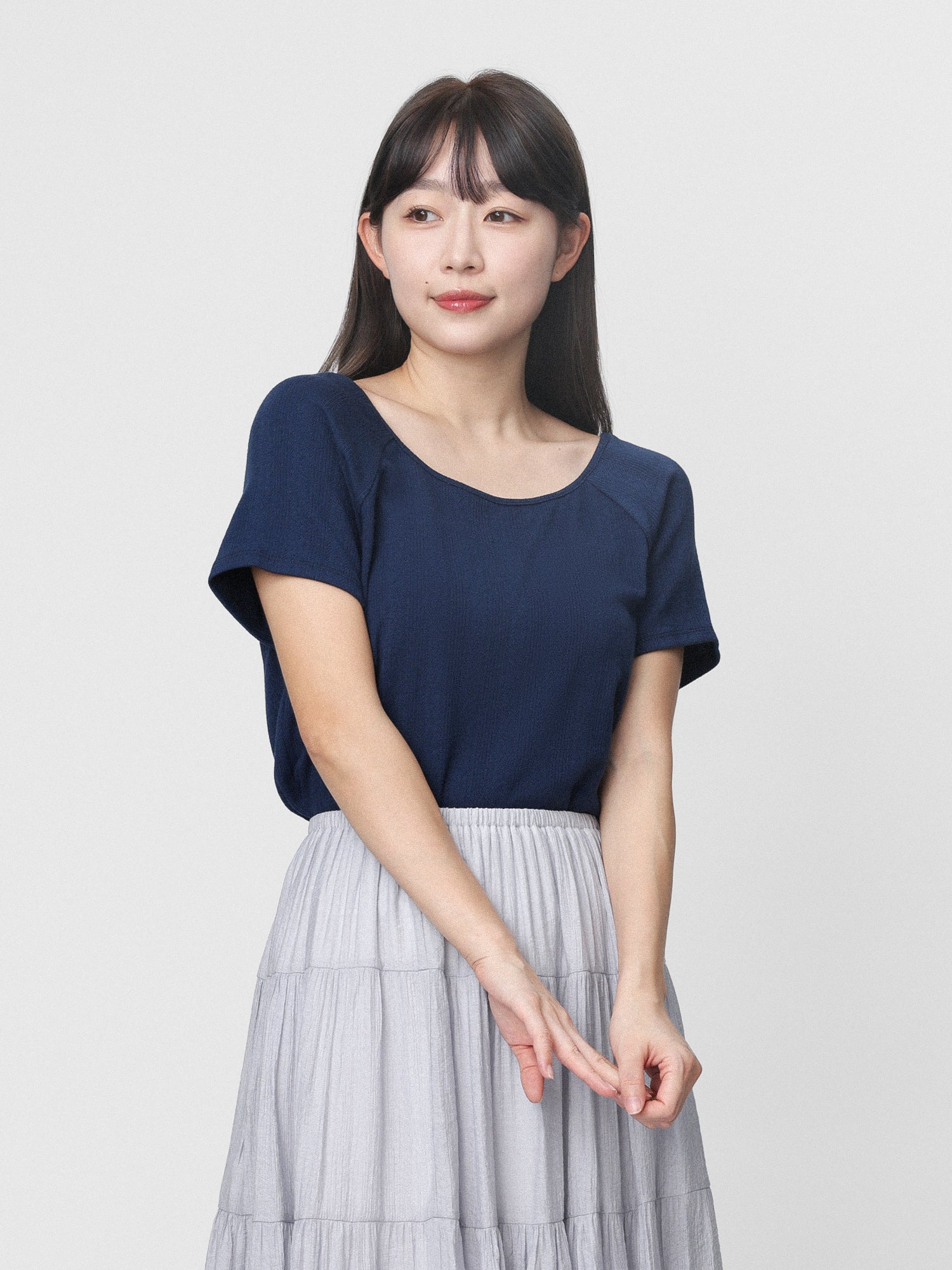 淡色柔軟薄針織上衣